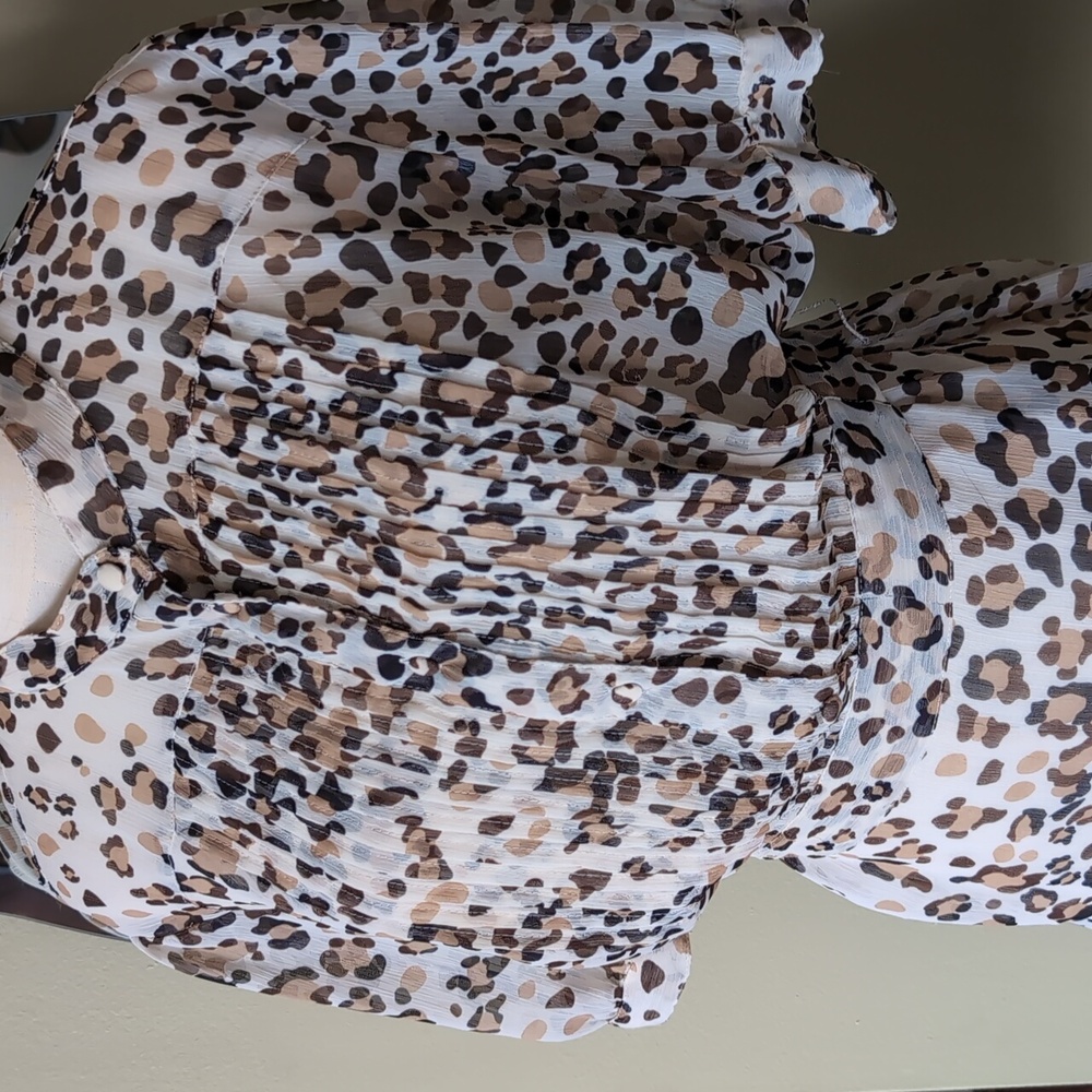 Apt. 9 Leopard Print Pleated Surplice Blouse 1X GUC - Picture 4 of 12